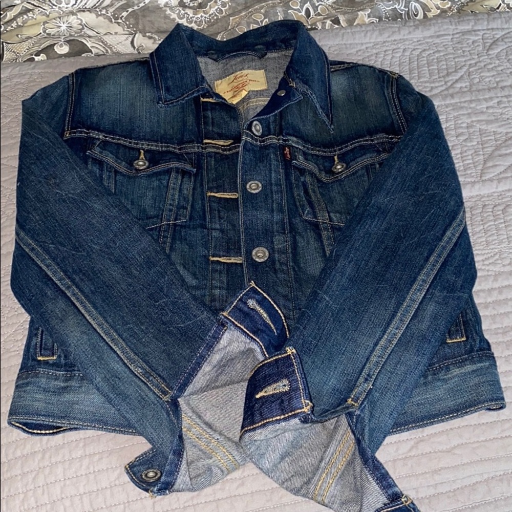 Women’s Levi’s denim jacket